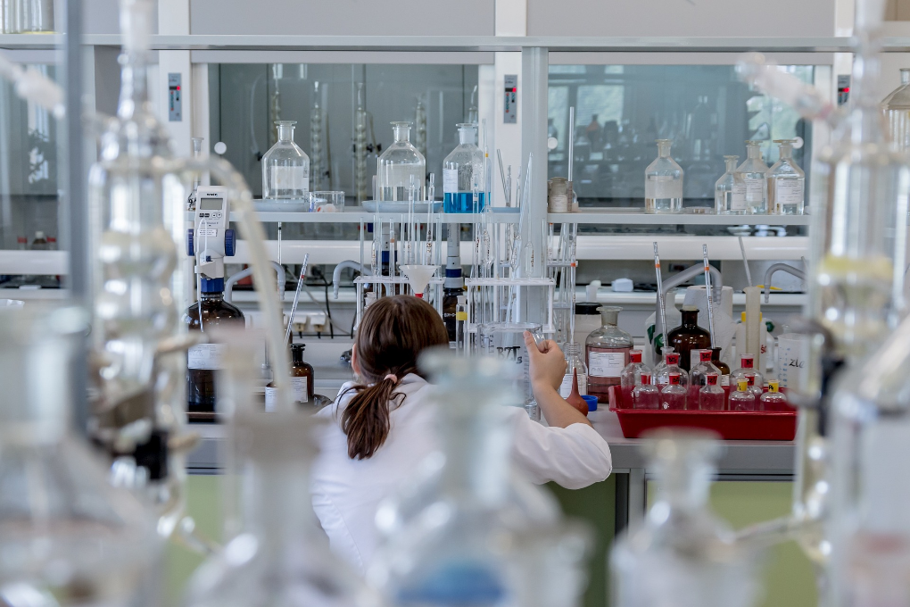 LABORATORIO R&S